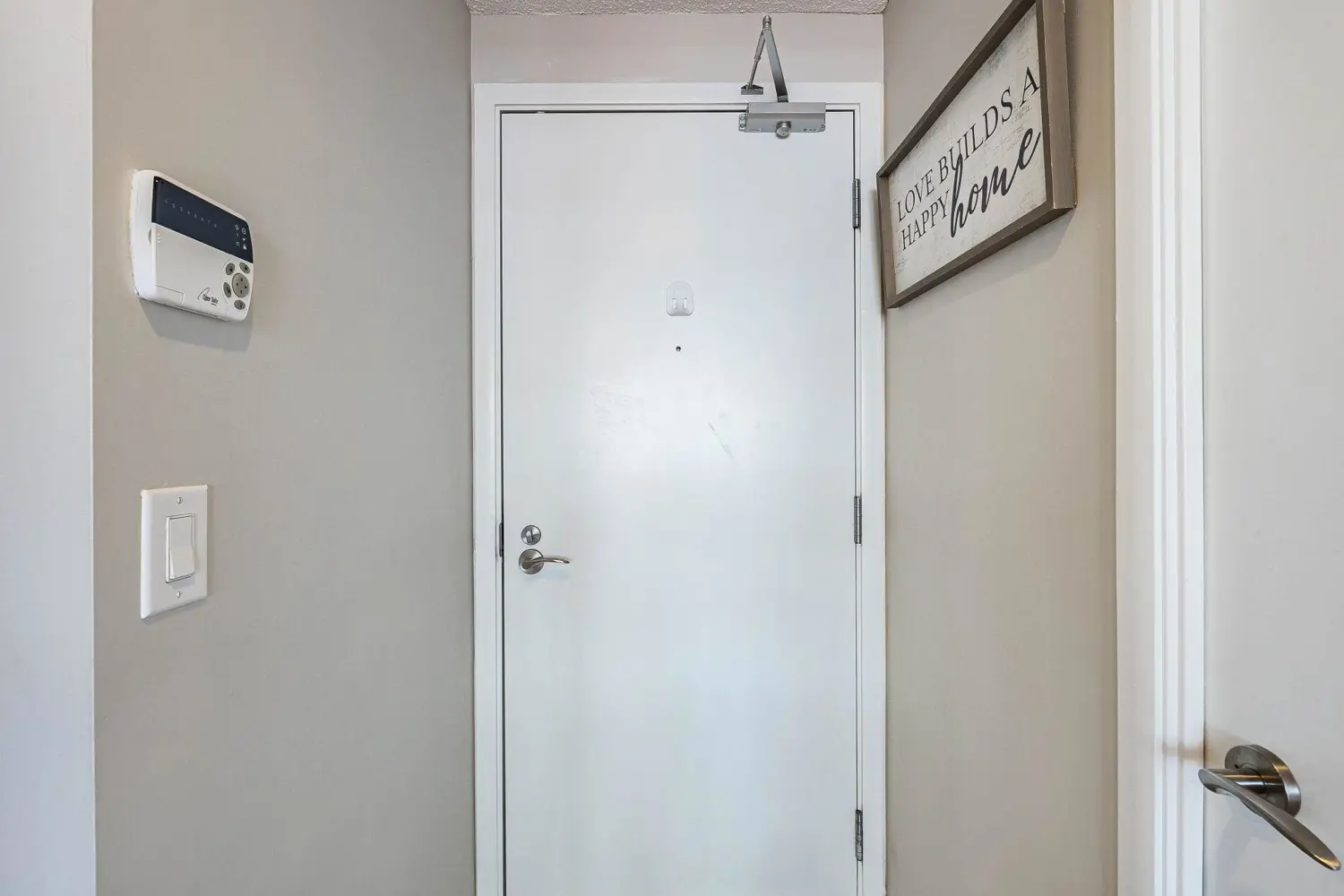 Additional image 6 of 830 Lawrence Avenue 832