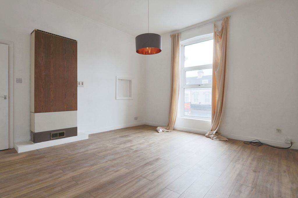 Additional image 2 of 1 bed flat for saleWest Park House, Spring Bank, Hull HU3