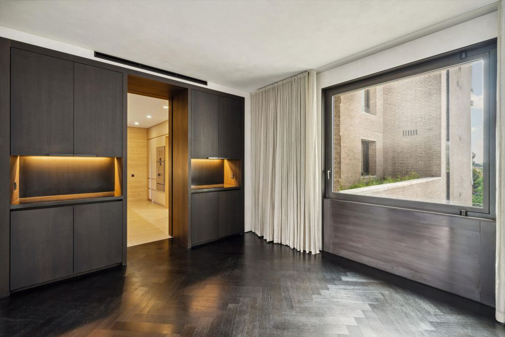 4 bed flat for salePrinces Gate, Knightsbridge, London SW7 photo 3