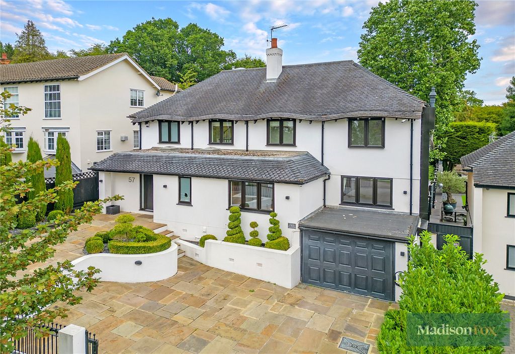 5 bed detached house for saleBroadstrood, Loughton, Essex IG10