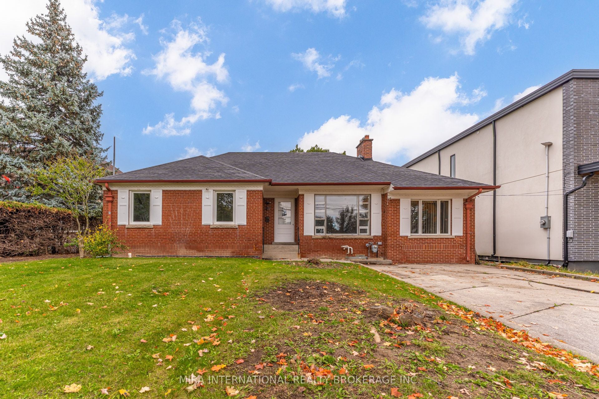 97 Cornelius Parkway, Toronto, ON, M6L 2K6