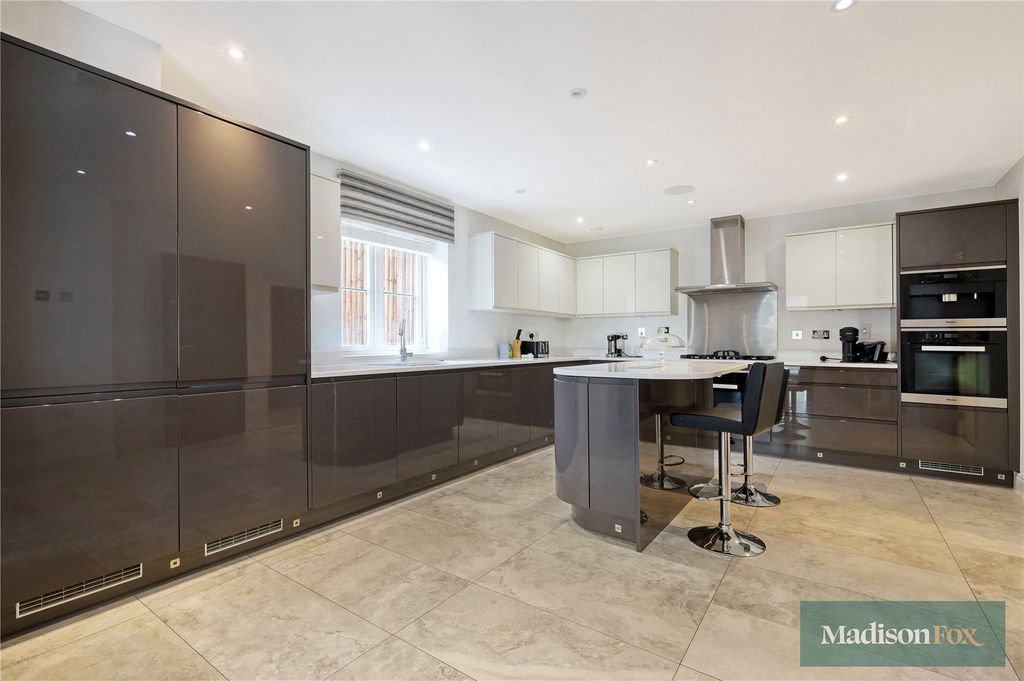 Additional image 11 of 4 bed flat for saleManor Road, Chigwell, Essex IG7