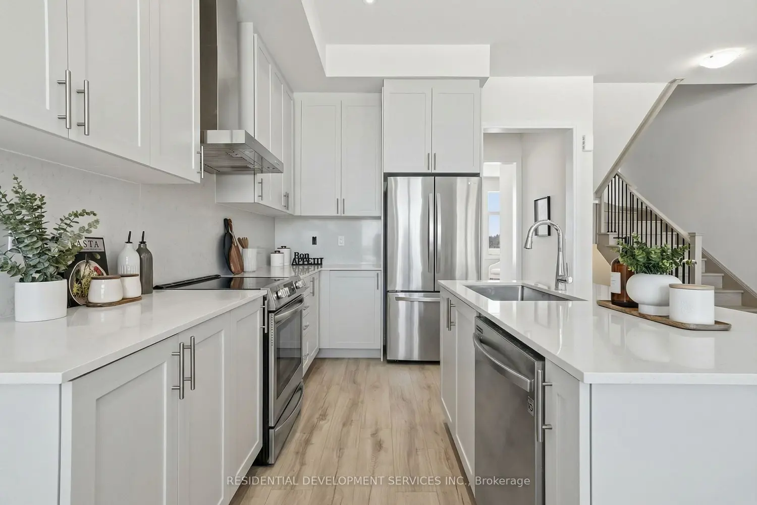 11379 Leslie Street photo 5