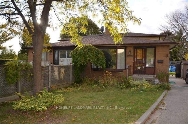 Upper-1233 Fairdale Drive, Mississauga, ON, L5C 1K3