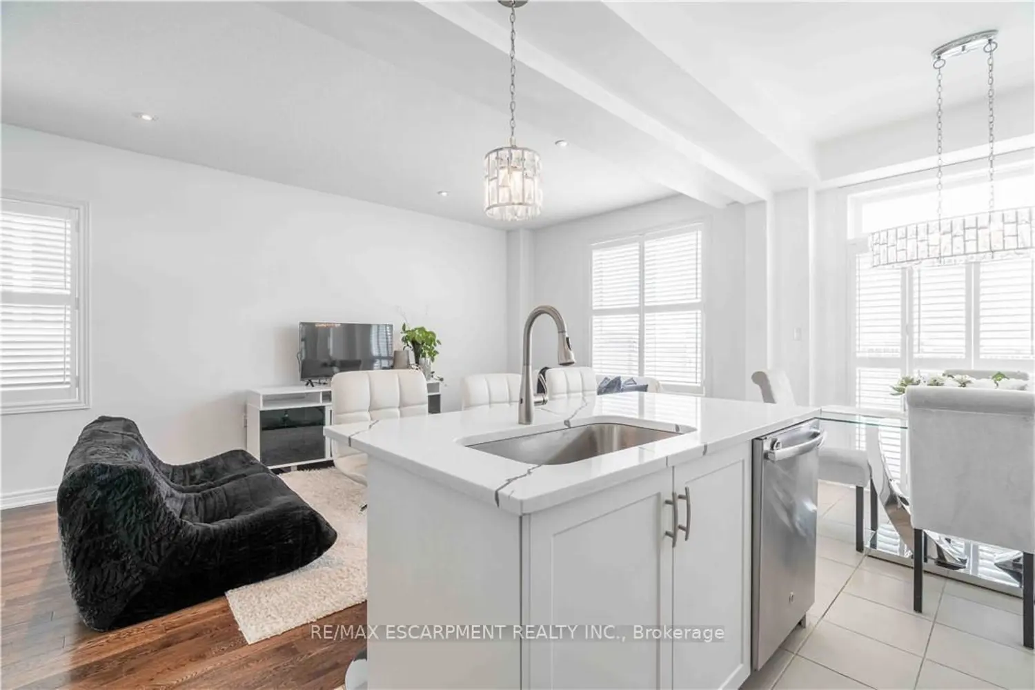 Additional image 8 of 90 Raymond Road 12