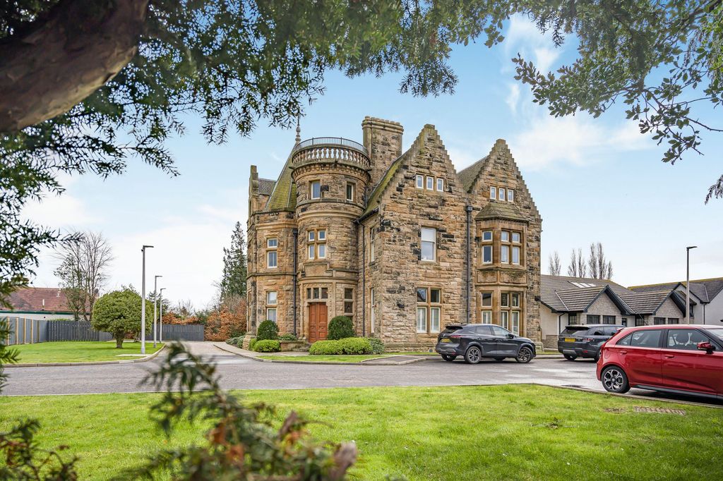 2 bed flat for saleFlat 1, 3 Avon Hall Gardens FK3