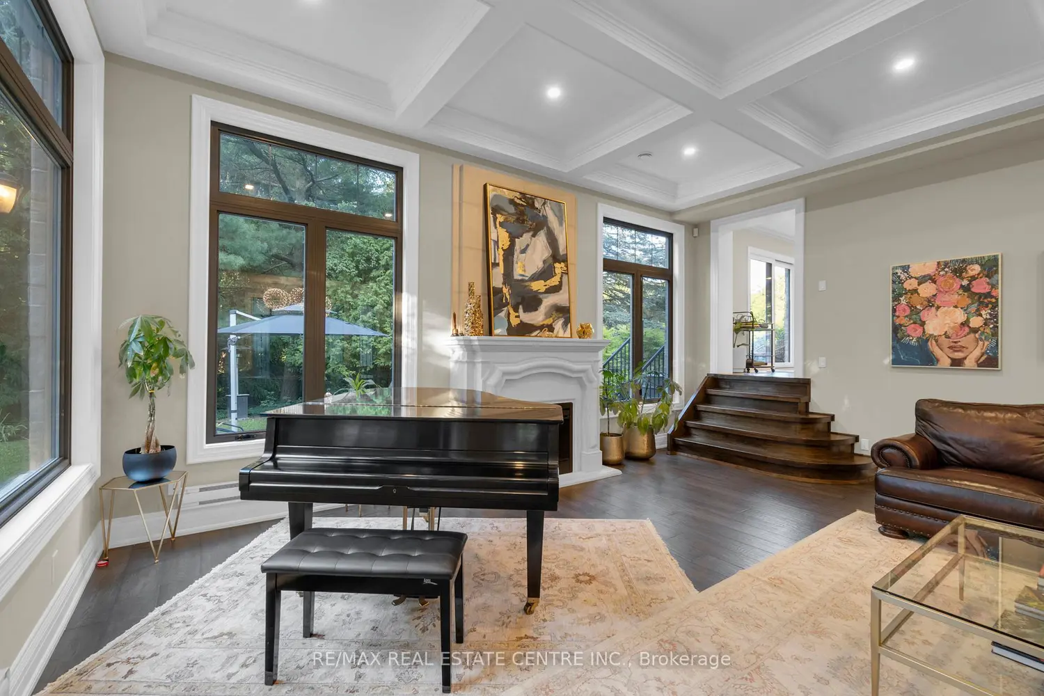 1175 Derry Road photo 2