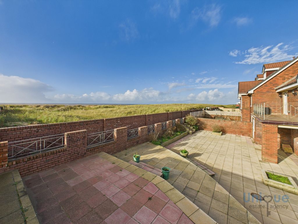 3 bed terraced house for saleSummerfields, Lytham St. Annes FY8 photo 2