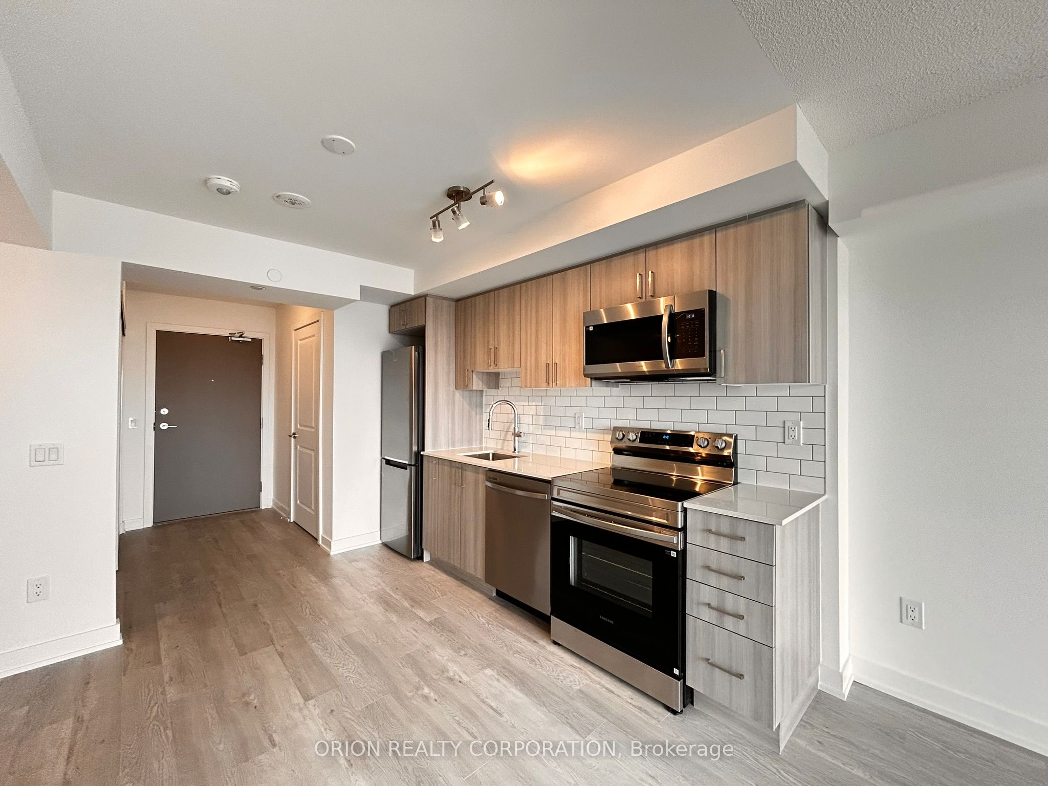 Additional image 3 of 2404-1010 Sandy Beach Road, Pickering, ON, L1W 0C7
