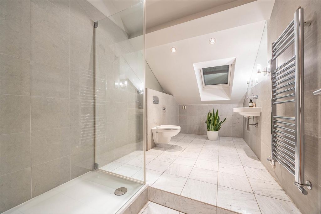 Additional image 9 of 3 bed flat for saleStirling Hall, Elm Road, Leigh-On-Sea SS9