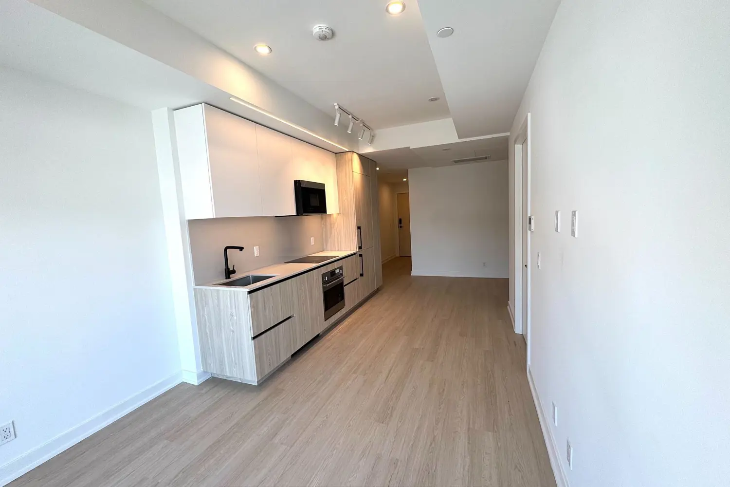 699 Sheppard Avenue 917