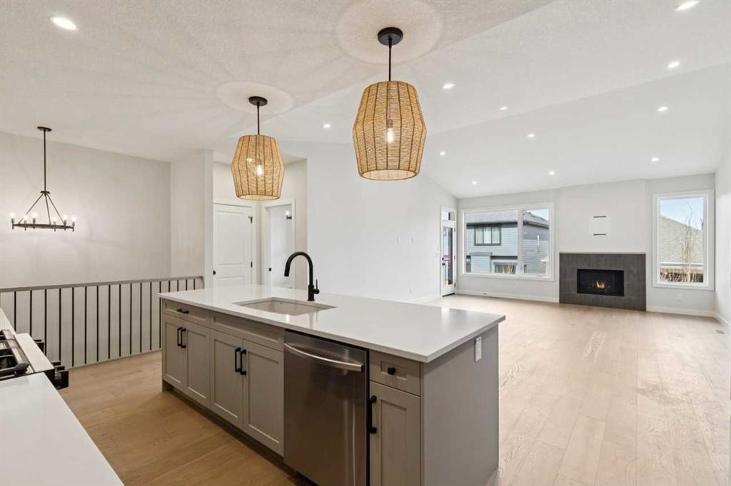 Additional image 6 of 640 Shawnee Terrace SW, Calgary, AB, T2Y0X5