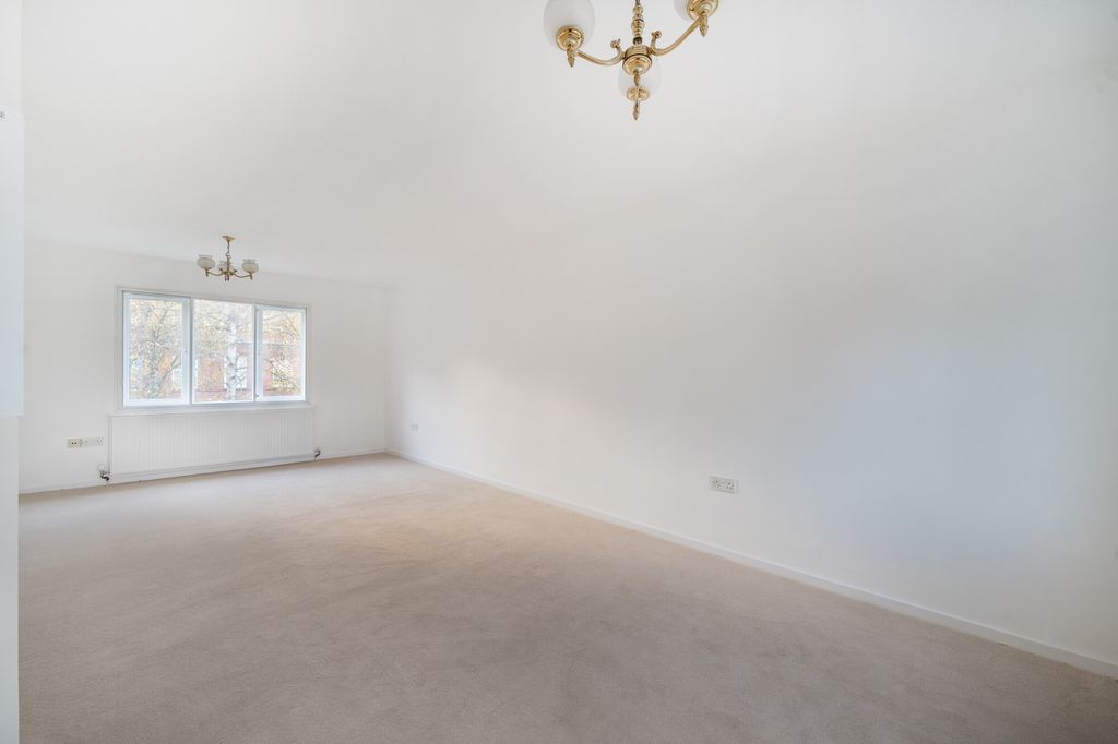 2 bed flat for saleChapter Mews, Windsor SL4 photo 5