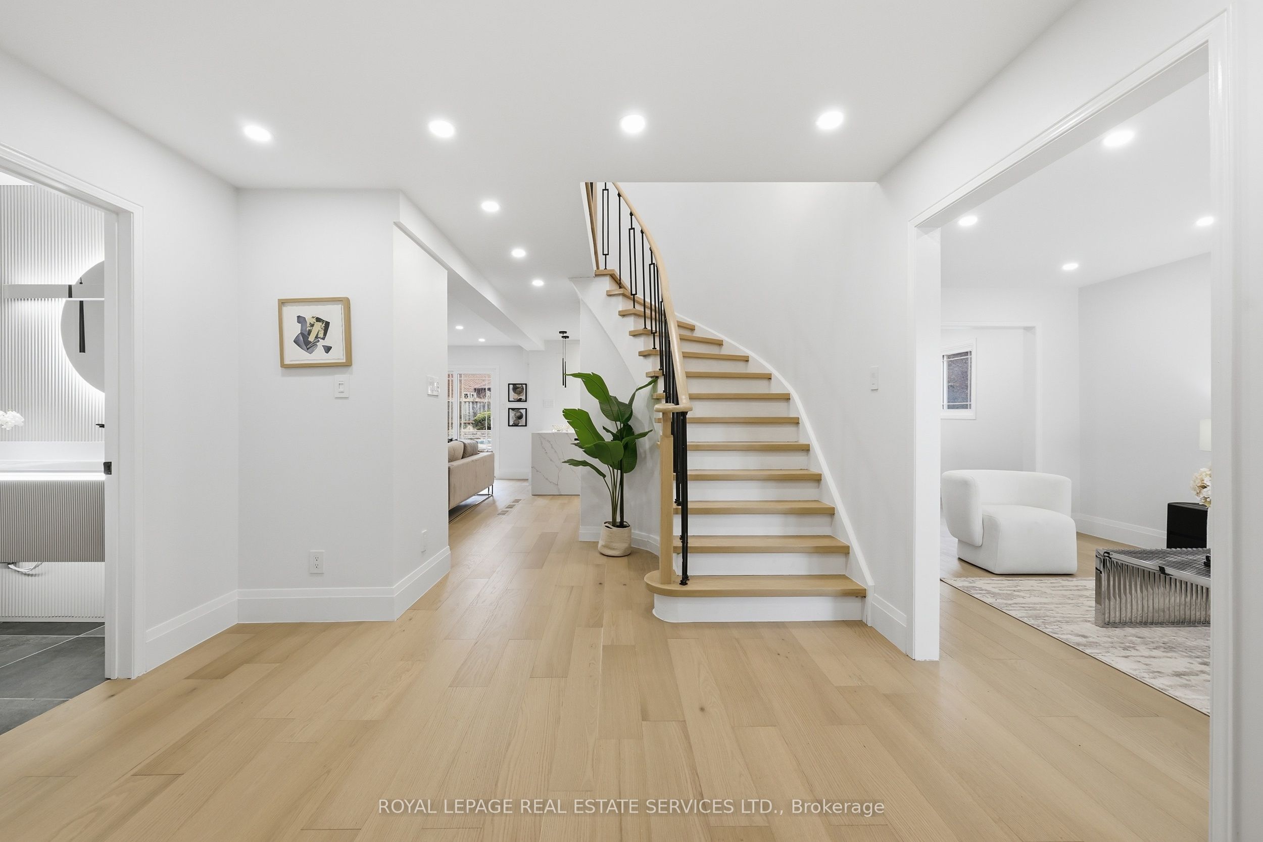 Additional image 3 of 1332 Quinpool Court, Mississauga, ON, L5C 4J3