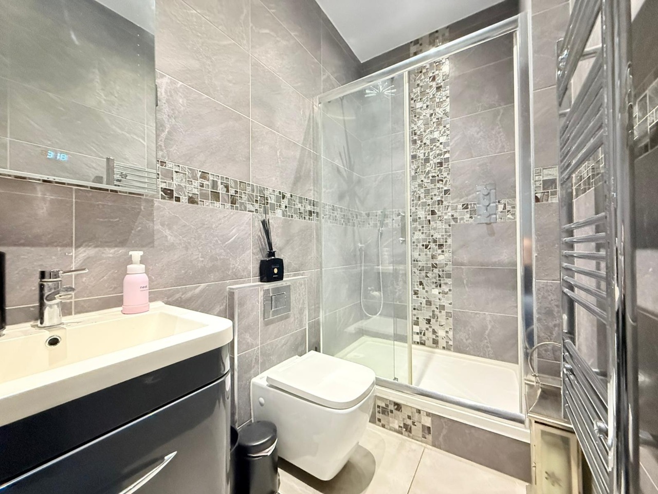 Additional image 4 of 1 Bed Flat, Warwick Road, SW5, N1 7GU