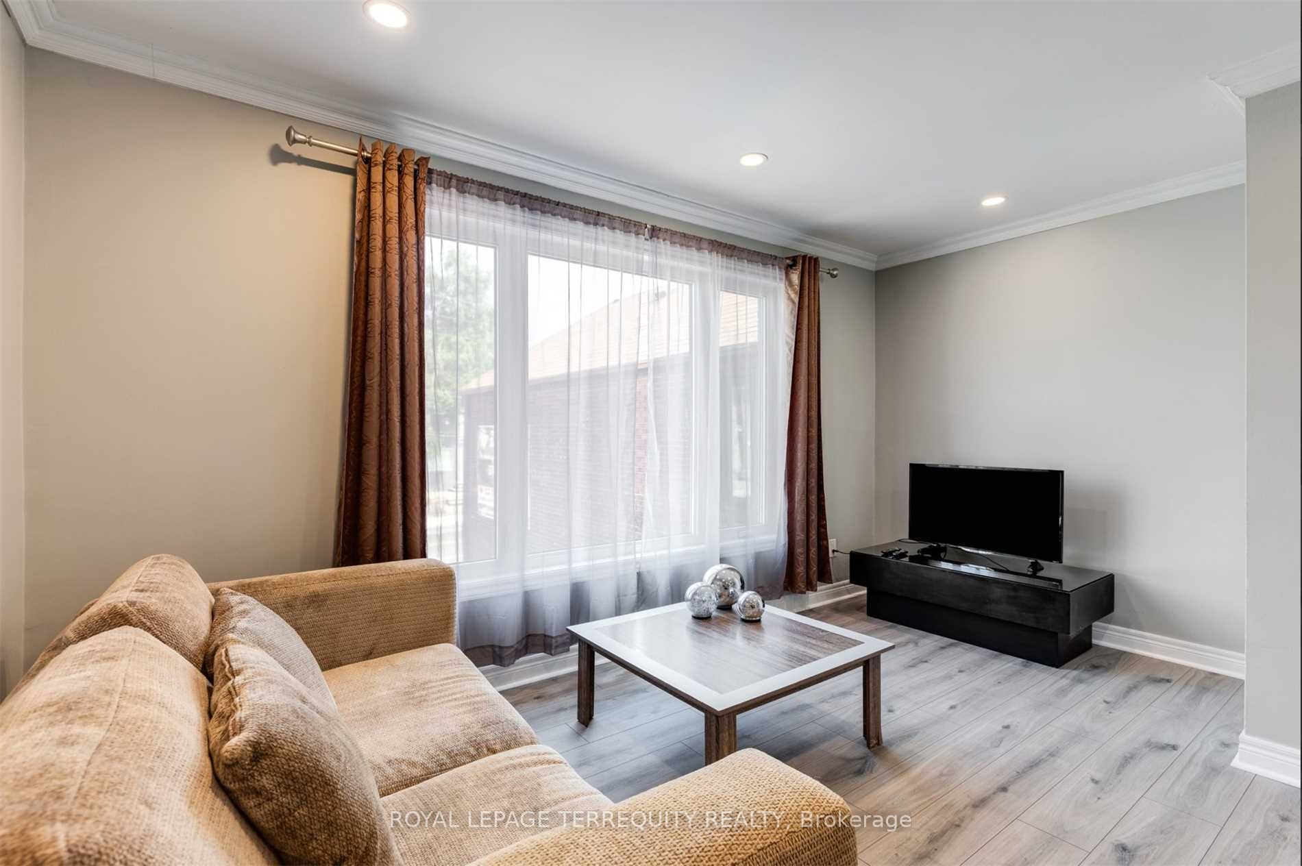 Additional image 6 of Upper-26A Scarlett Road, Toronto, ON, M6N 4K1