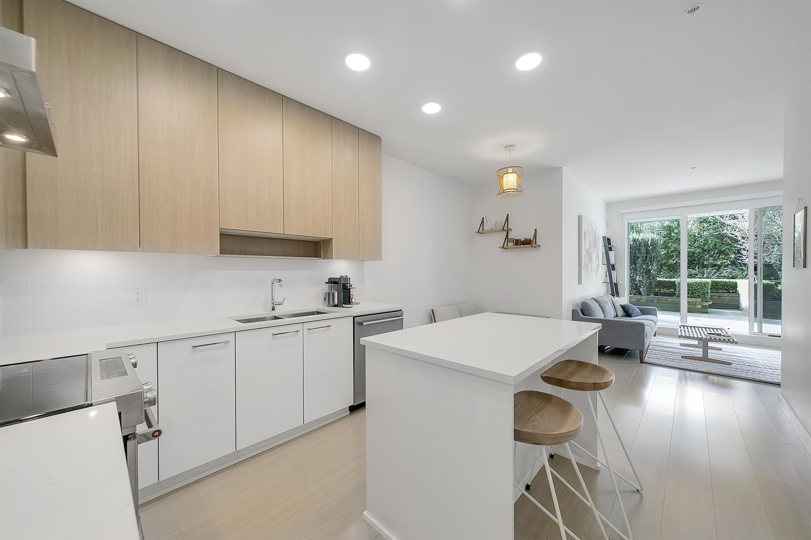 210-5460 Broadway , Burnaby, BC, V5B 0B4