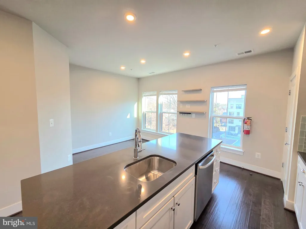 Additional image 16 of 820 Fern Place NW Unit 19-C, Washington, DC 20012