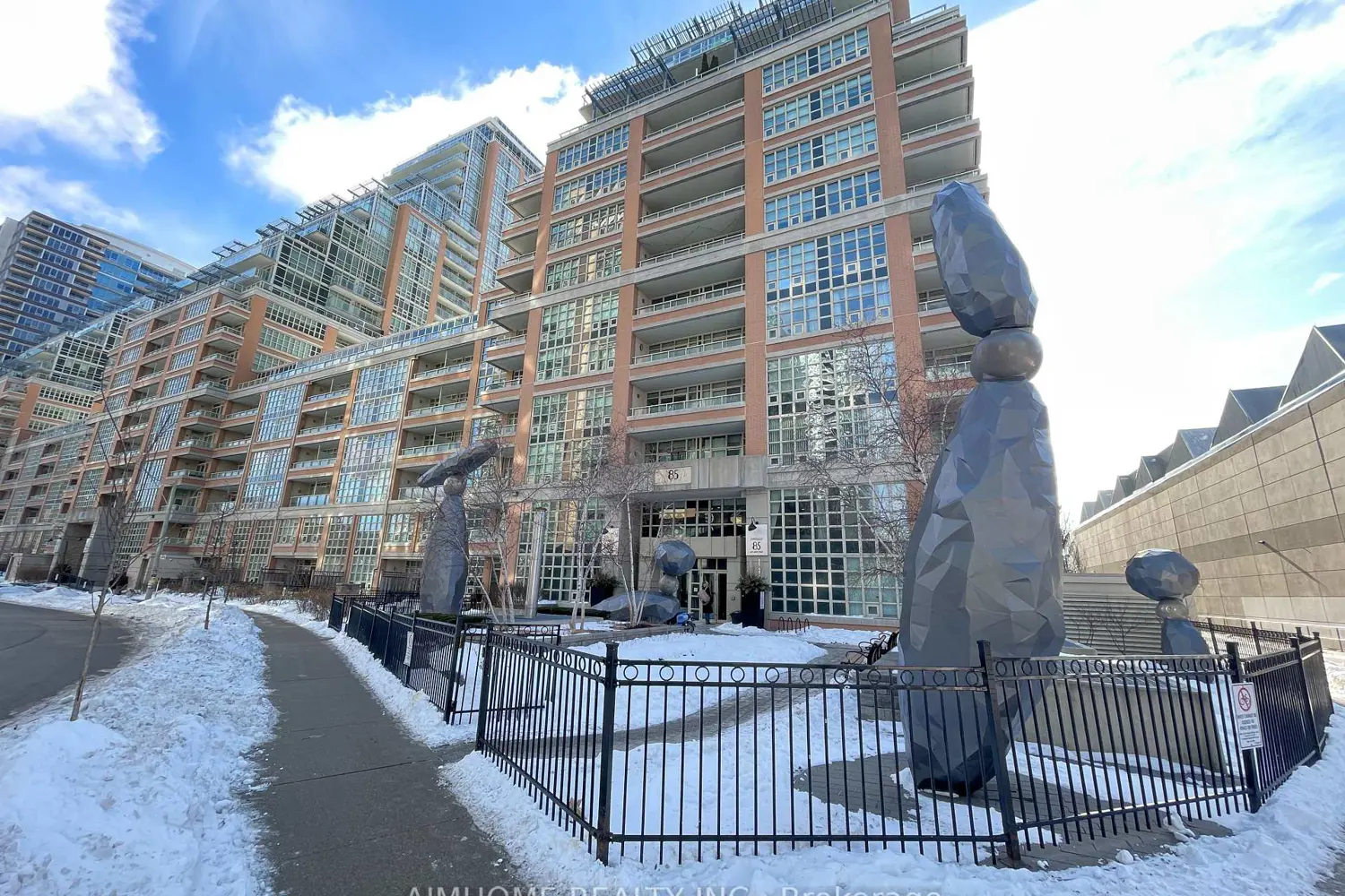 Primary image of 85 East Liberty Street 907