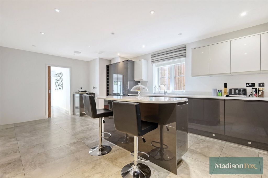Additional image 12 of 4 bed flat for saleManor Road, Chigwell, Essex IG7
