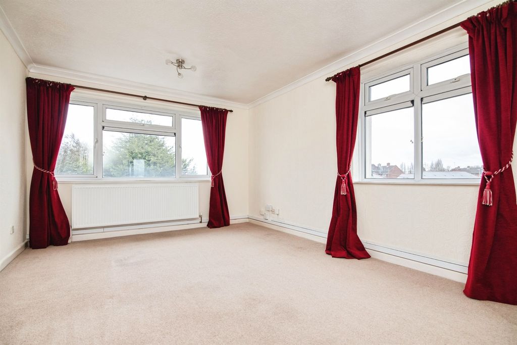 2 bed flat for saleWolverhampton Street, Wednesbury WS10 photo 2