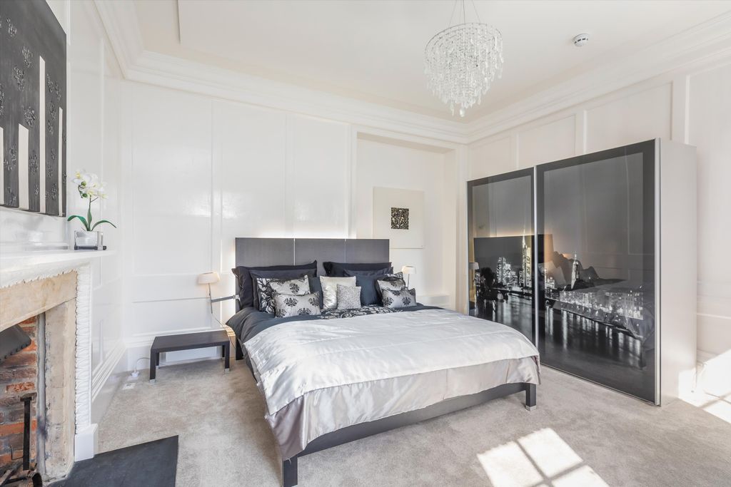 Additional image 8 of 9 bed detached house for saleSt. Thomas Street, Lymington, Hampshire SO41