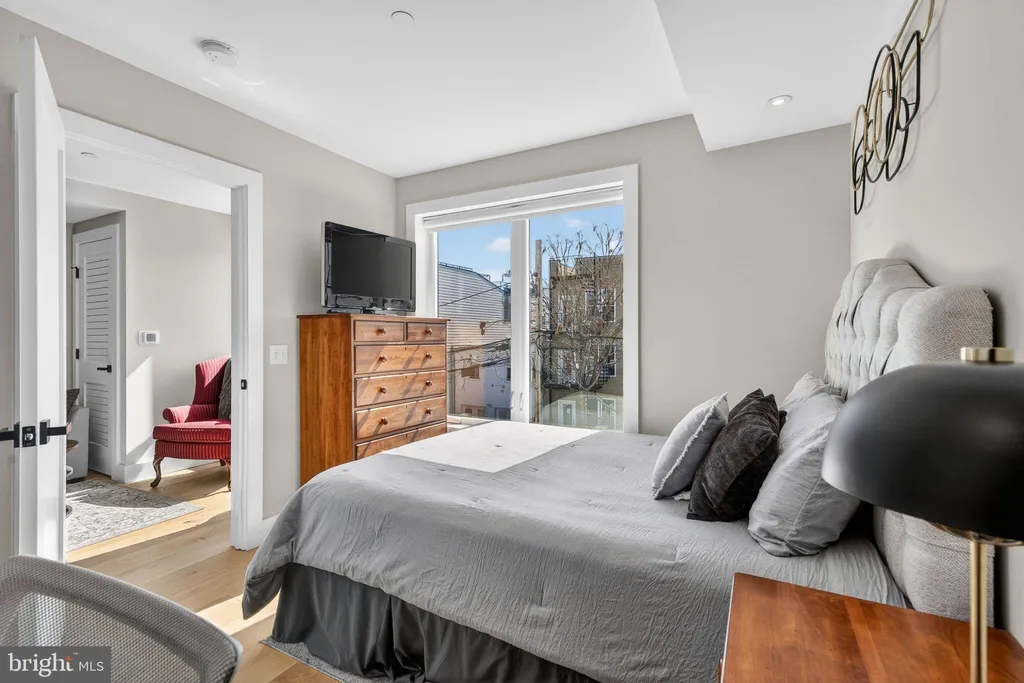 Additional image 13 of 919 12th Street NE Unit 305, Washington, DC 20002