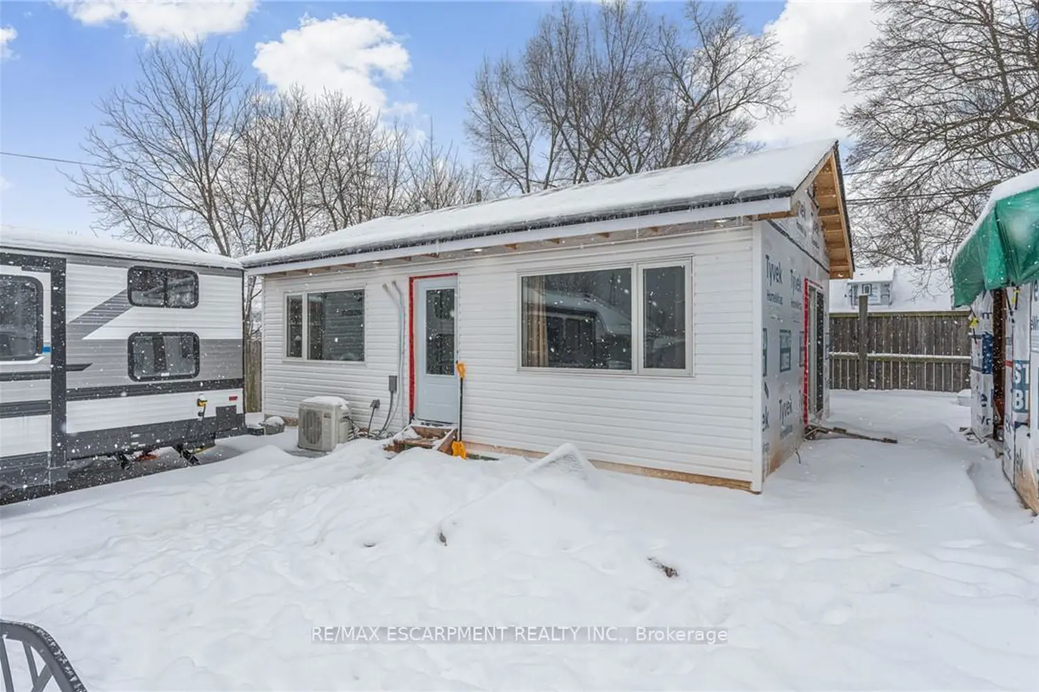 221 Bowen Road photo 3