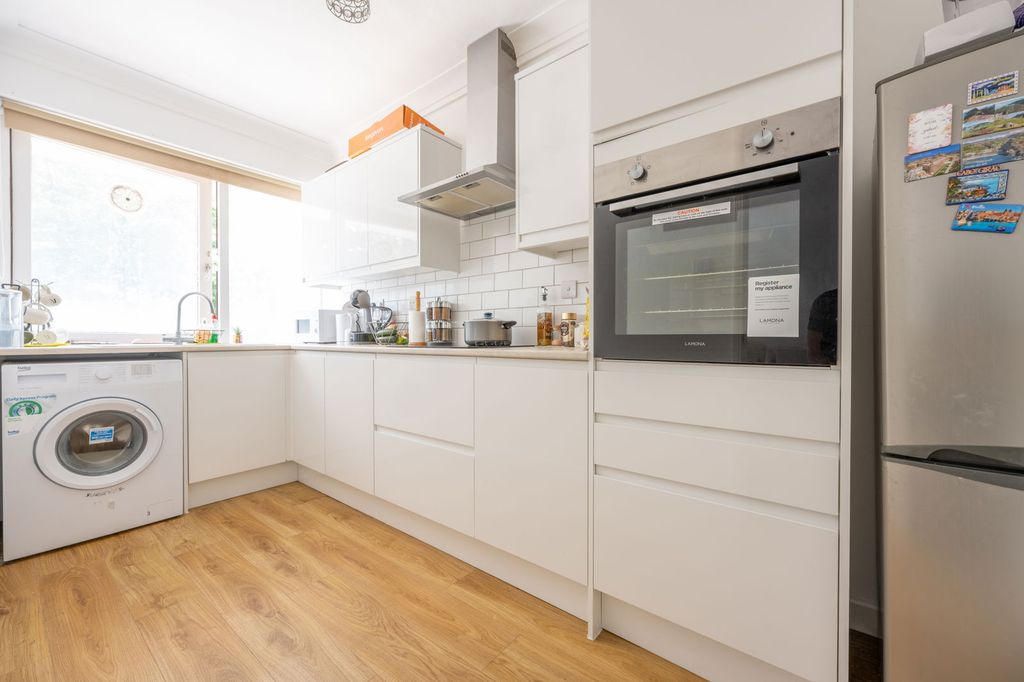 2 bed flat for saleBrampton Tower, Bassett Avenue, Southampton, Hampshire SO16