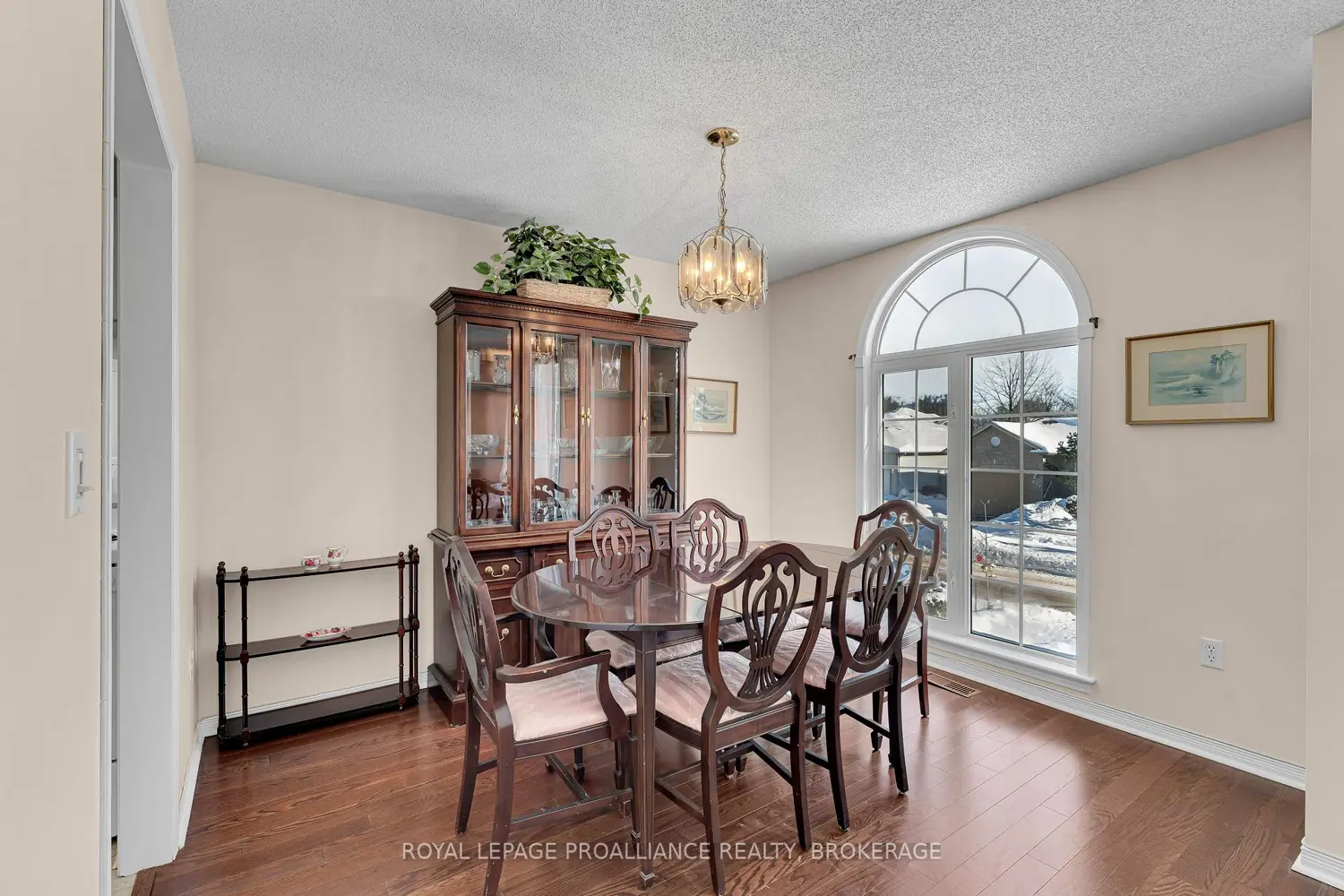 Additional image 3 of 660 Roosevelt Drive