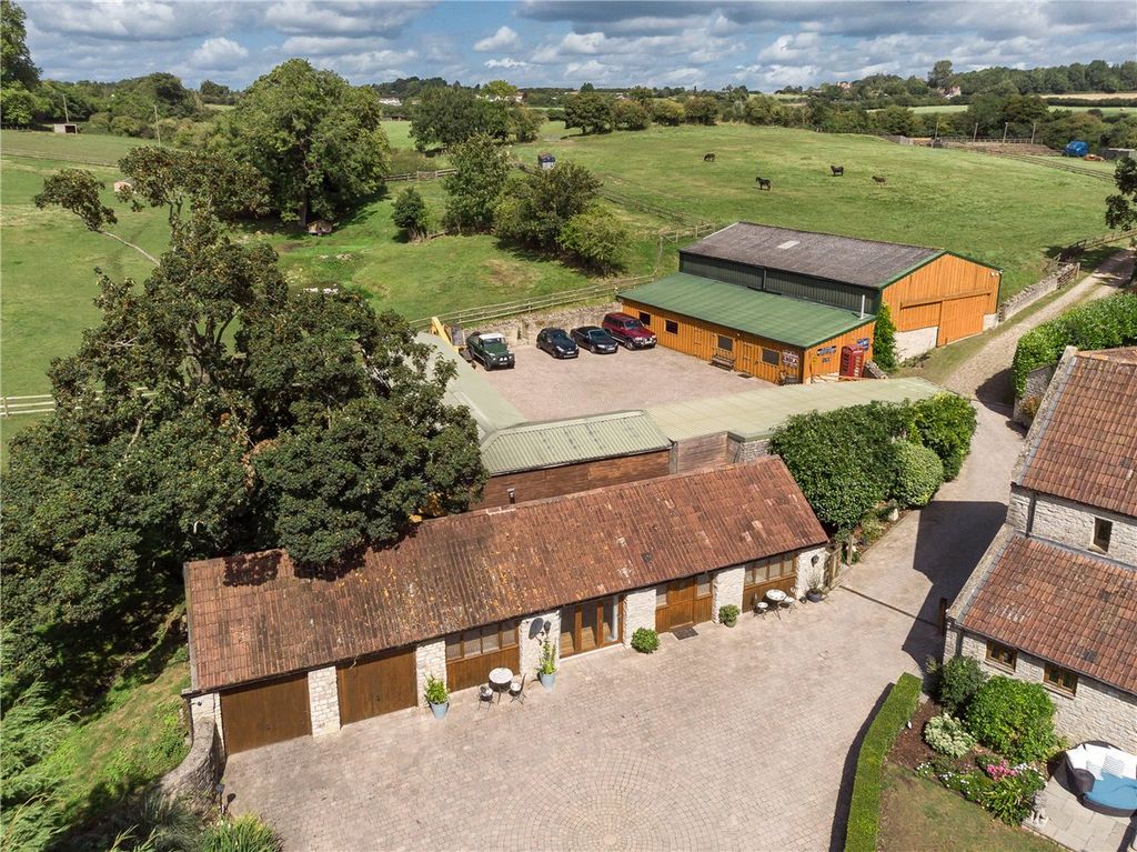 7 bed equestrian for saleSiston, Bristol BS16 photo 2