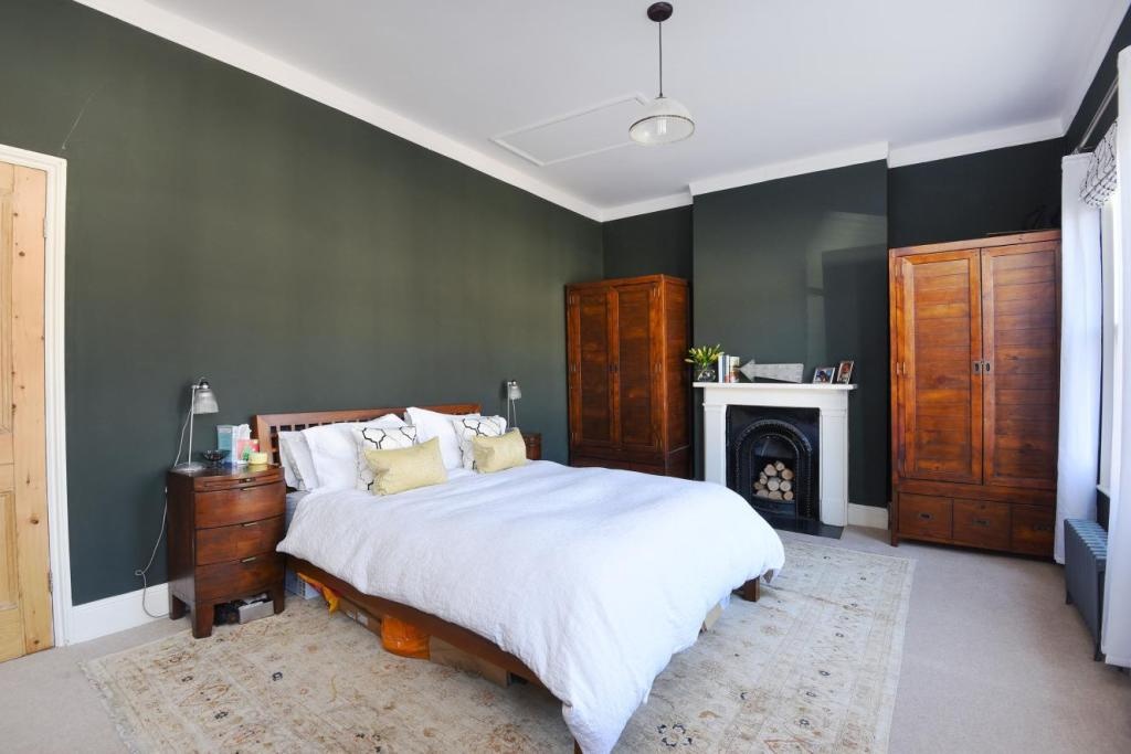 4 Bed Terraced House, Dalberg Road, SW2, N1 7GU