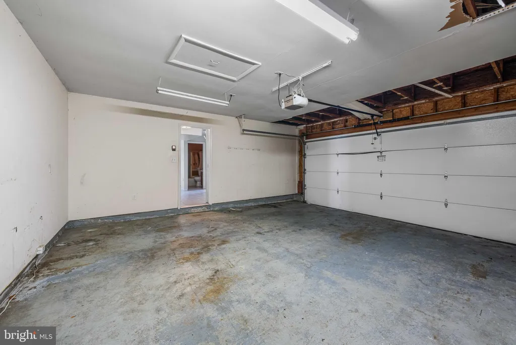 21 Charles Drive, New Castle, DE 19720