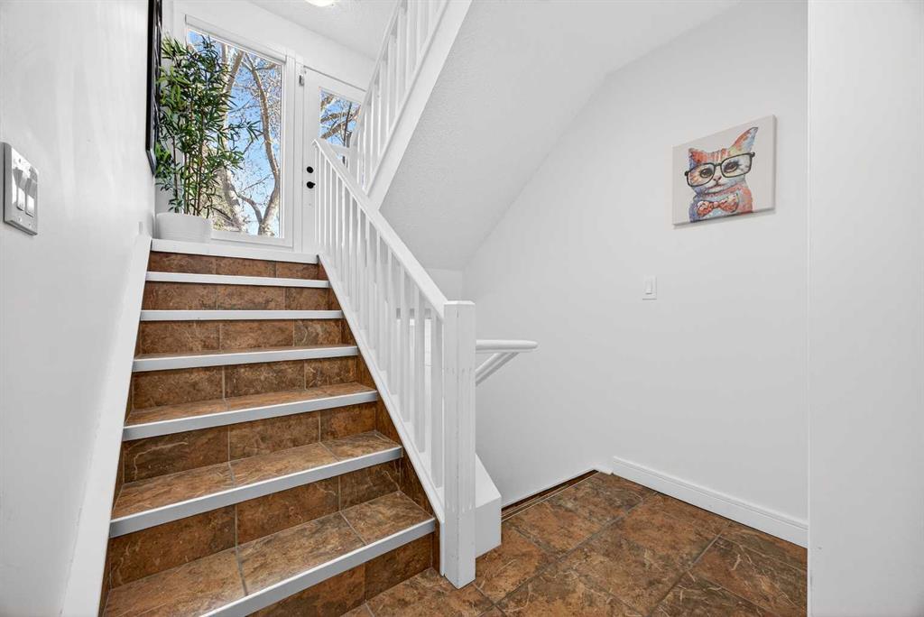 Additional image 5 of 94 Candle Terrace SW, Calgary, AB, T2W 6G7