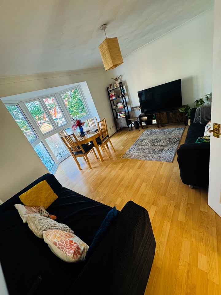 Room in a Shared Flat, Winnipeg Quay, M50, N1 7GU