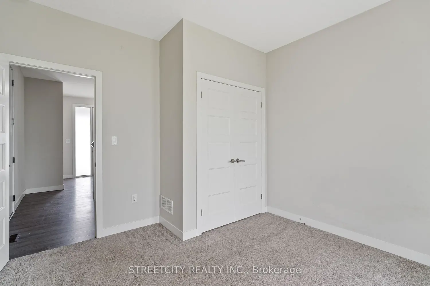 964 West Village Square photo 4