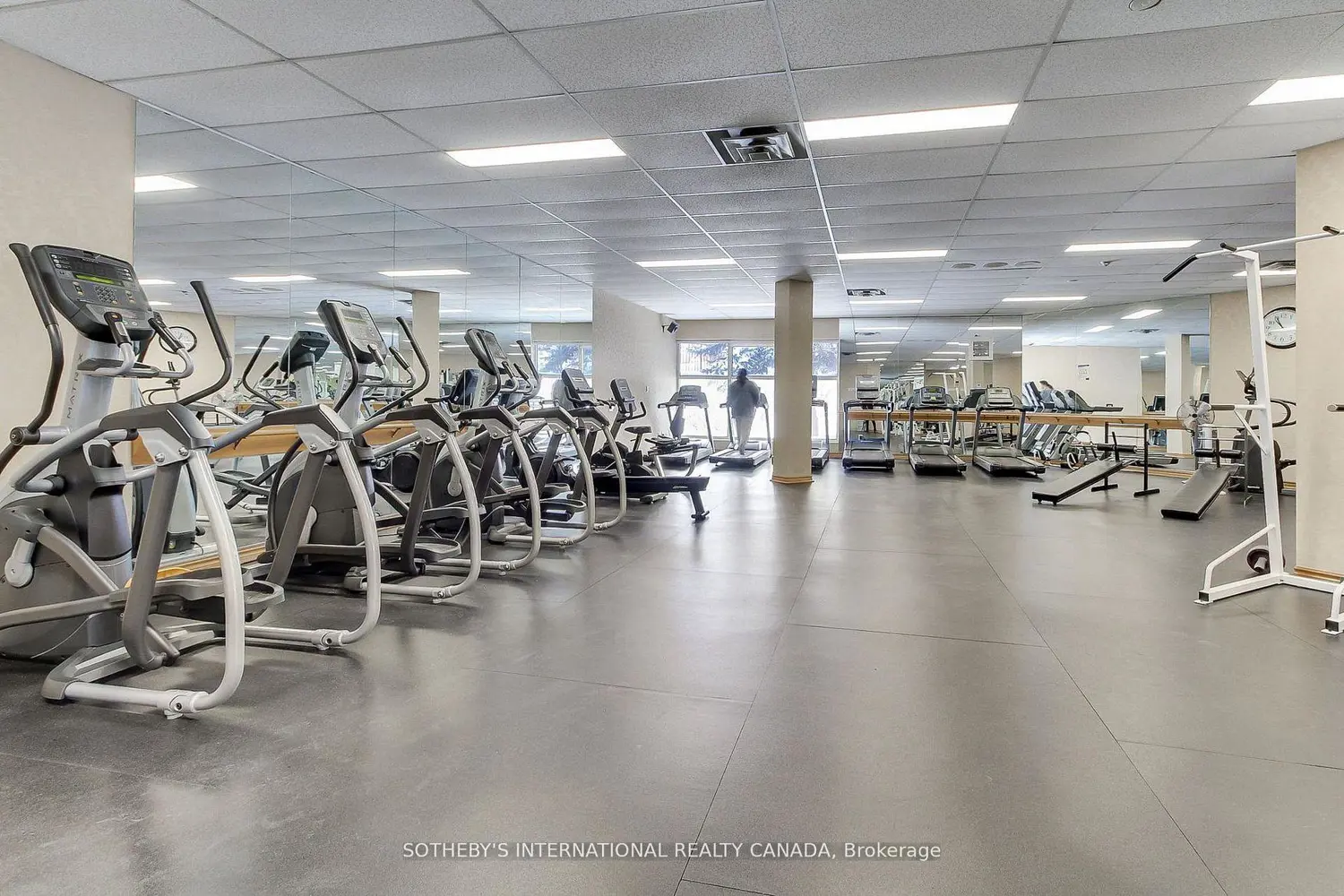 Additional image 17 of 40 Harding Boulevard 301