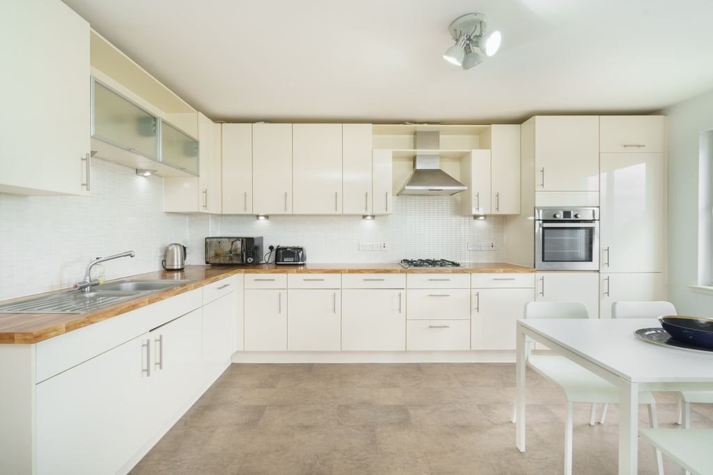2 bed flat for saleMidstocket View, Aberdeen AB15 photo 2