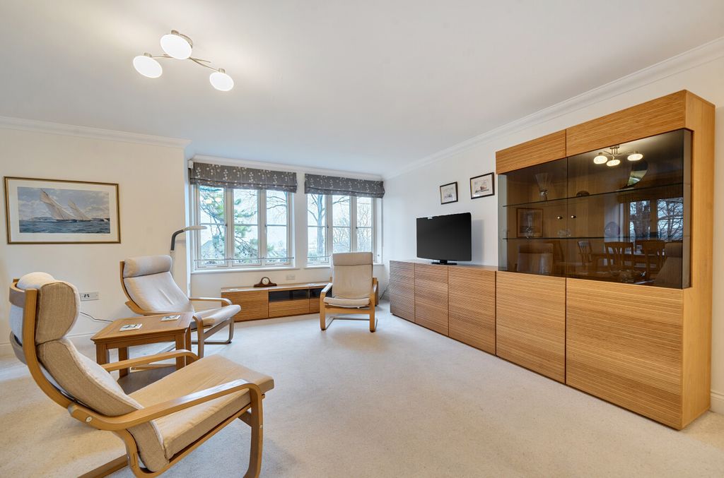 Additional image 4 of 3 bed flat for saleMilesdown Place, Winchester, Hampshire SO23