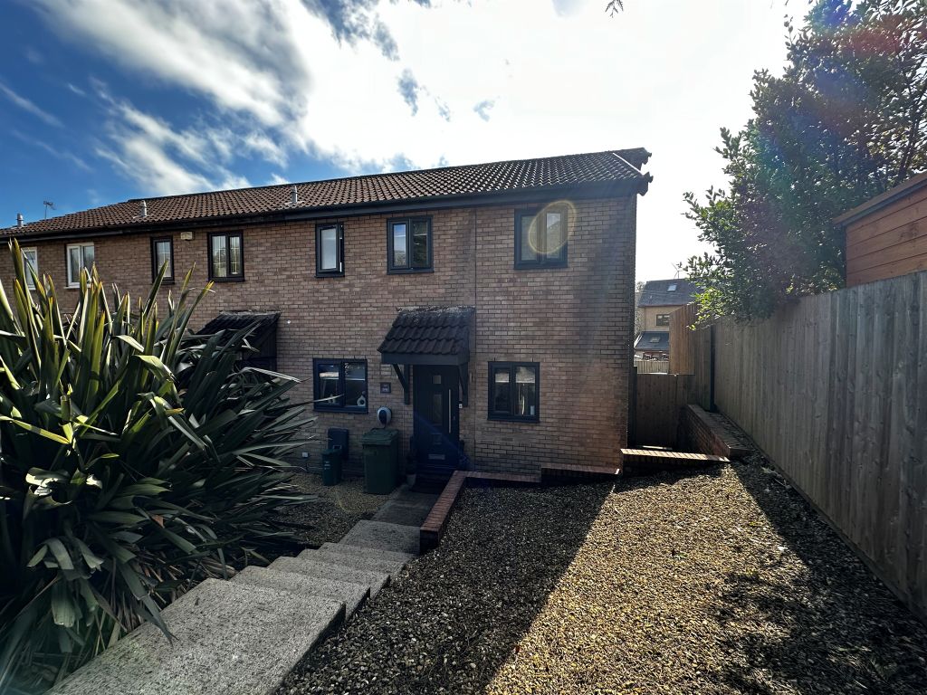1 bed property for saleTylcha Ganol, Tonyrefail, Porth CF39