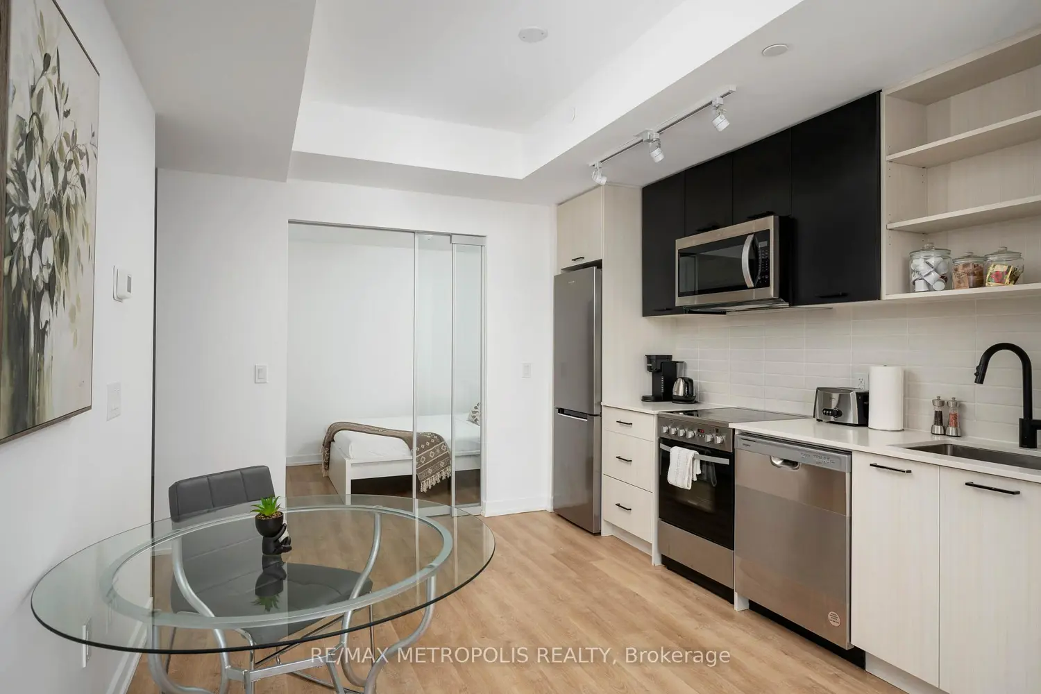 Additional image 7 of 2300 St Clair Avenue 407