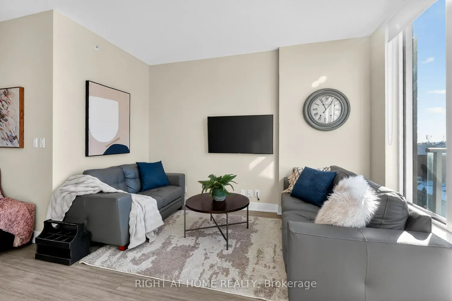 Additional image 4 of 118 Holmwood Avenue 806