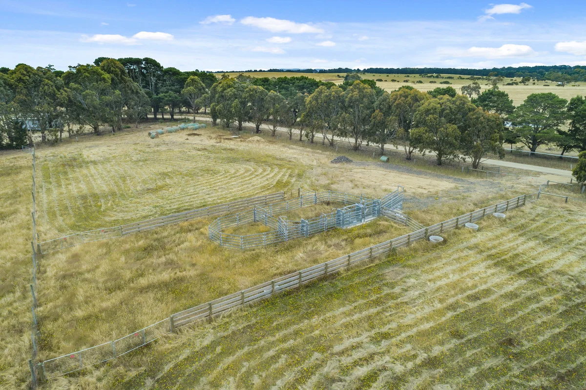 Additional image 16 of 301 Garrards Lane, Myrniong VIC 3341