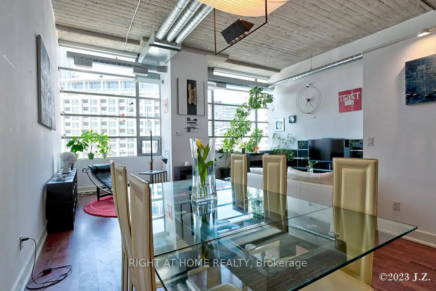 637 Lake Shore Boulevard 217 photo 4