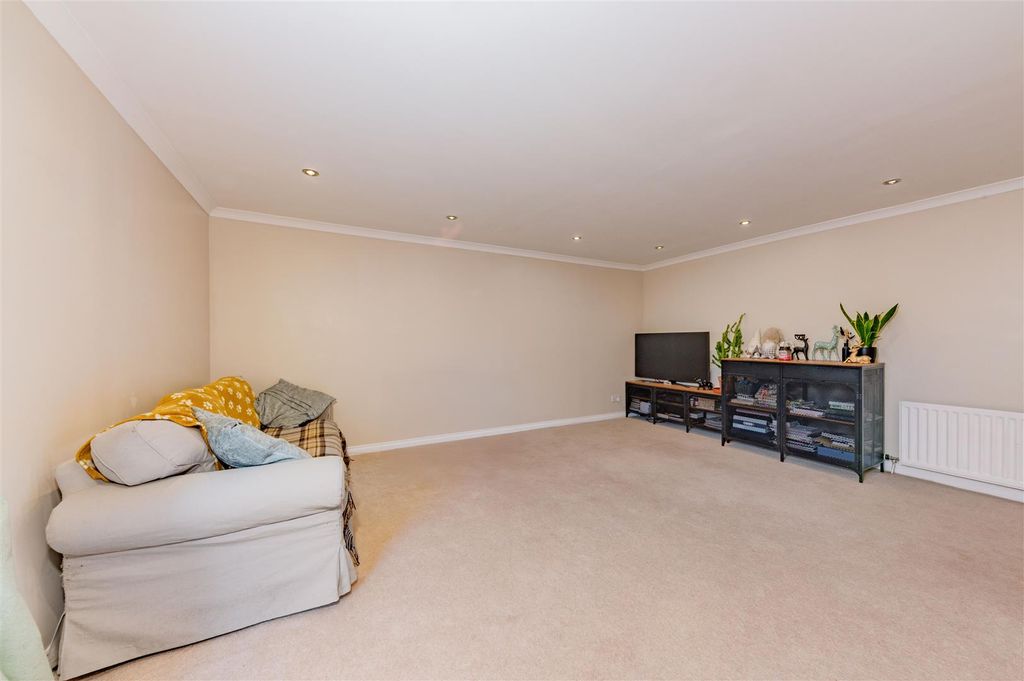2 bed flat for saleThorter Row, Dundee DD1 photo 4