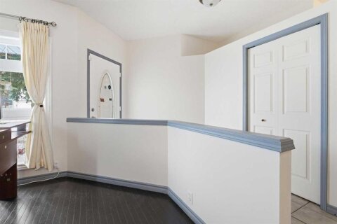 Additional image 8 of 414 Mt Cornwall Circle SE, Calgary, AB, T2J 2J6