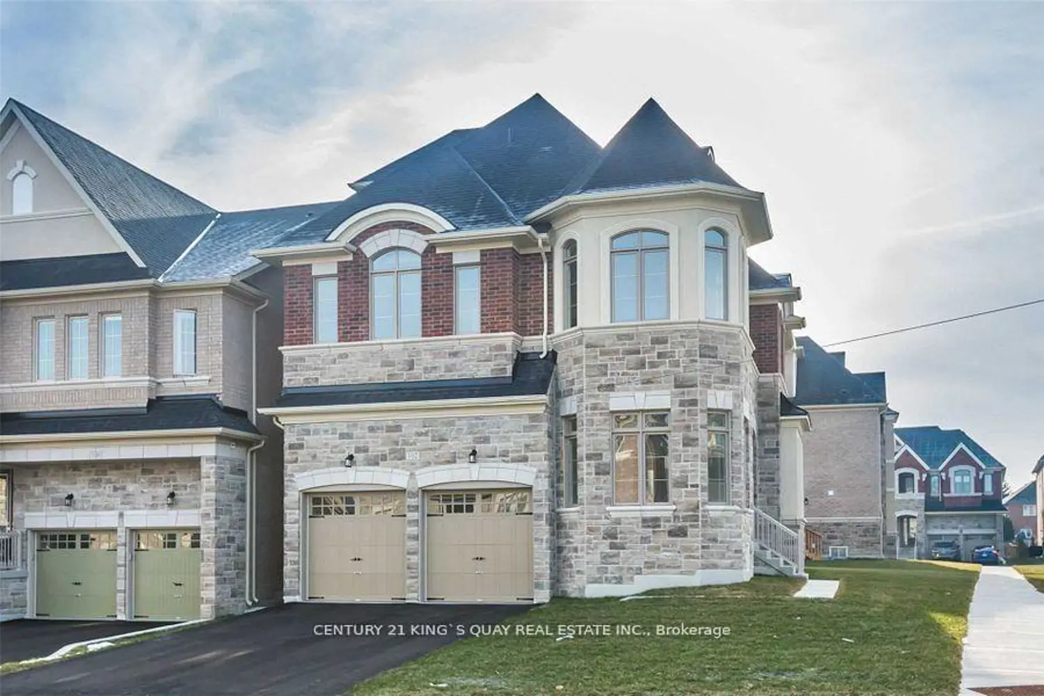 102 Giardina Crescent