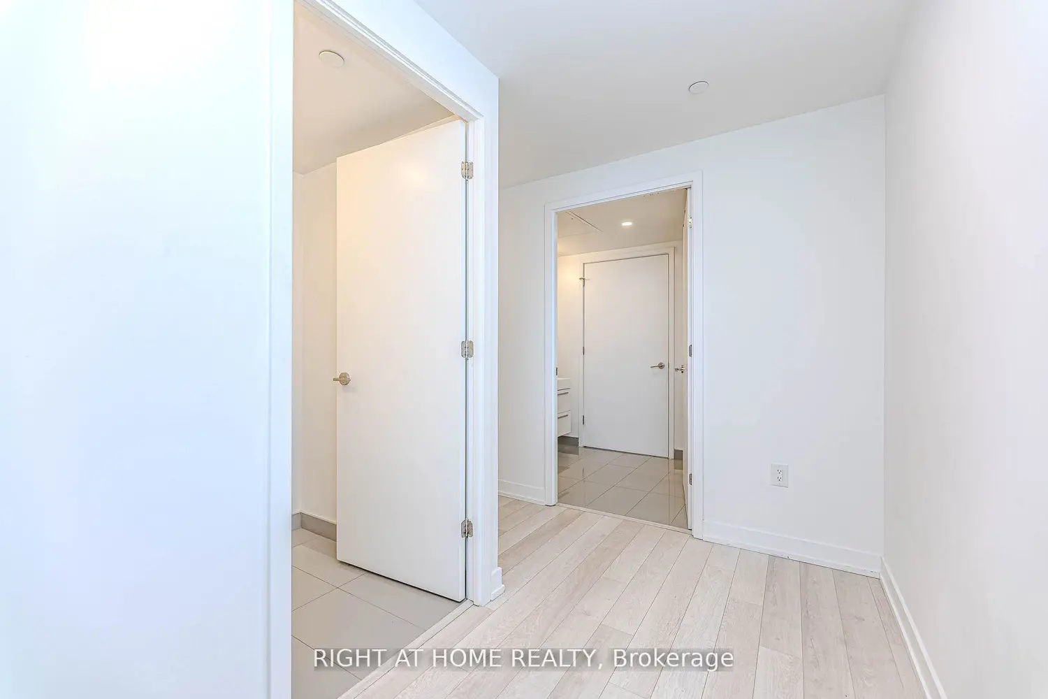 Additional image 8 of 39 Roehampton Avenue 1301