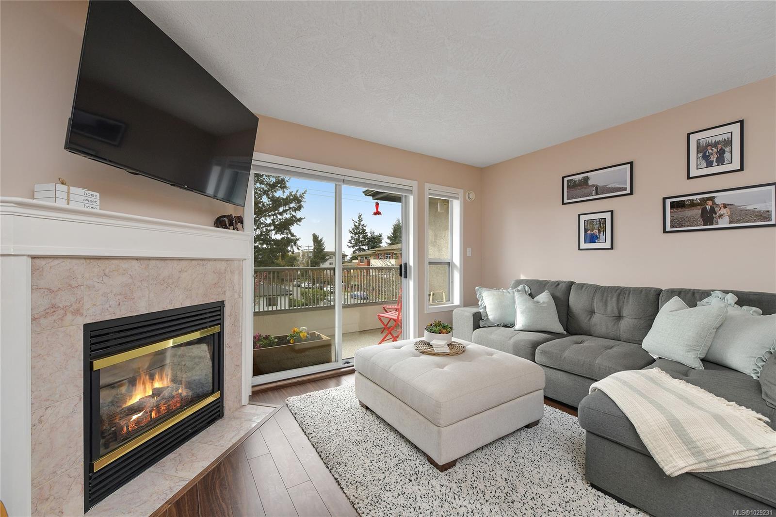 302-9945 Fifth Street, Sidney, BC, V8L 5L8