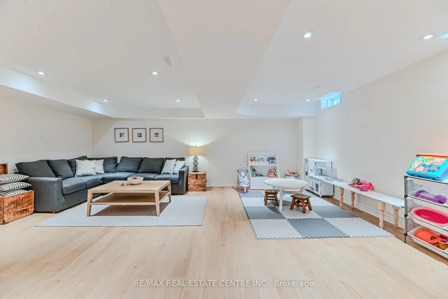 Additional image 15 of 2498 Longridge Crescent